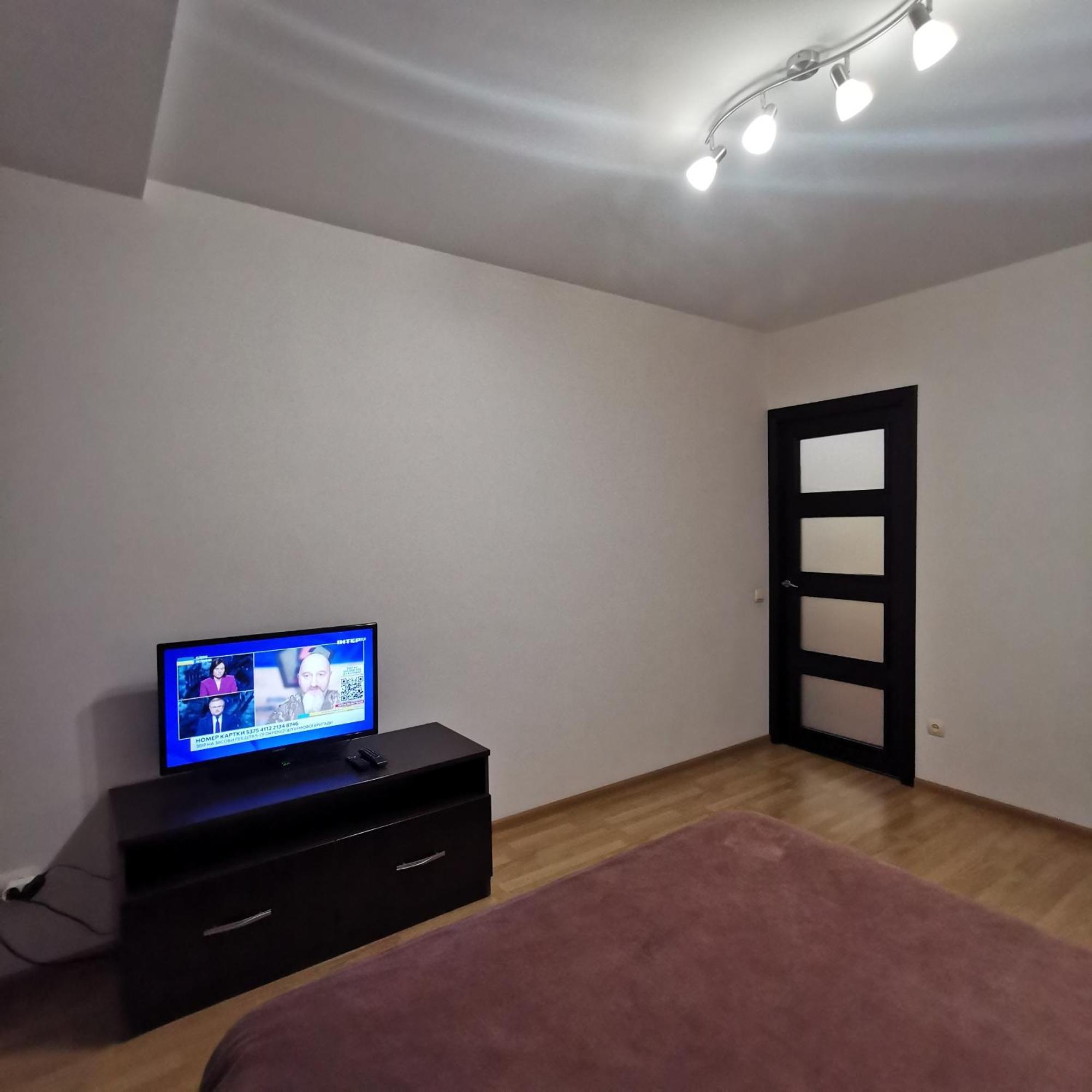 Big Apartment In Rivne Center 외부 사진