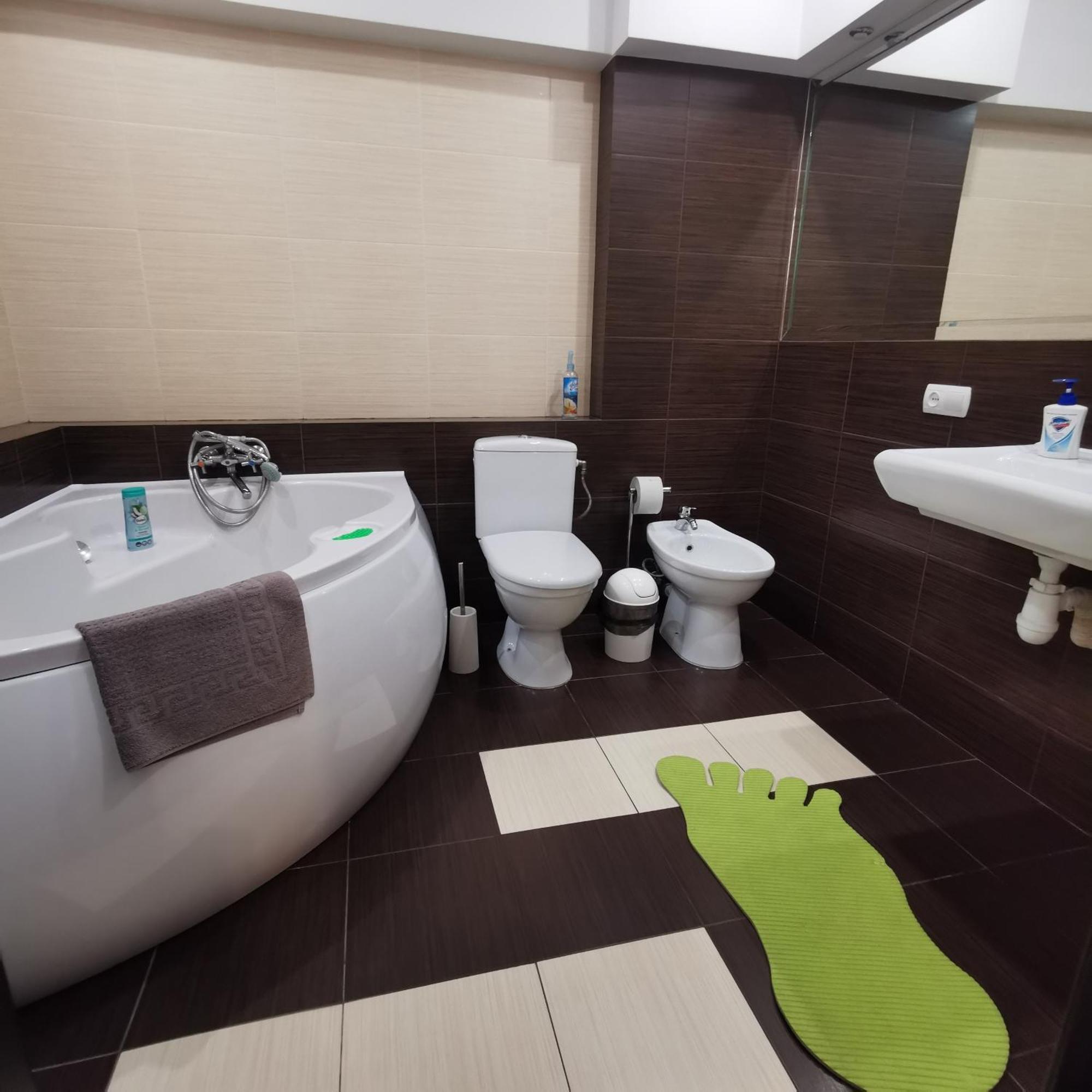 Big Apartment In Rivne Center 외부 사진