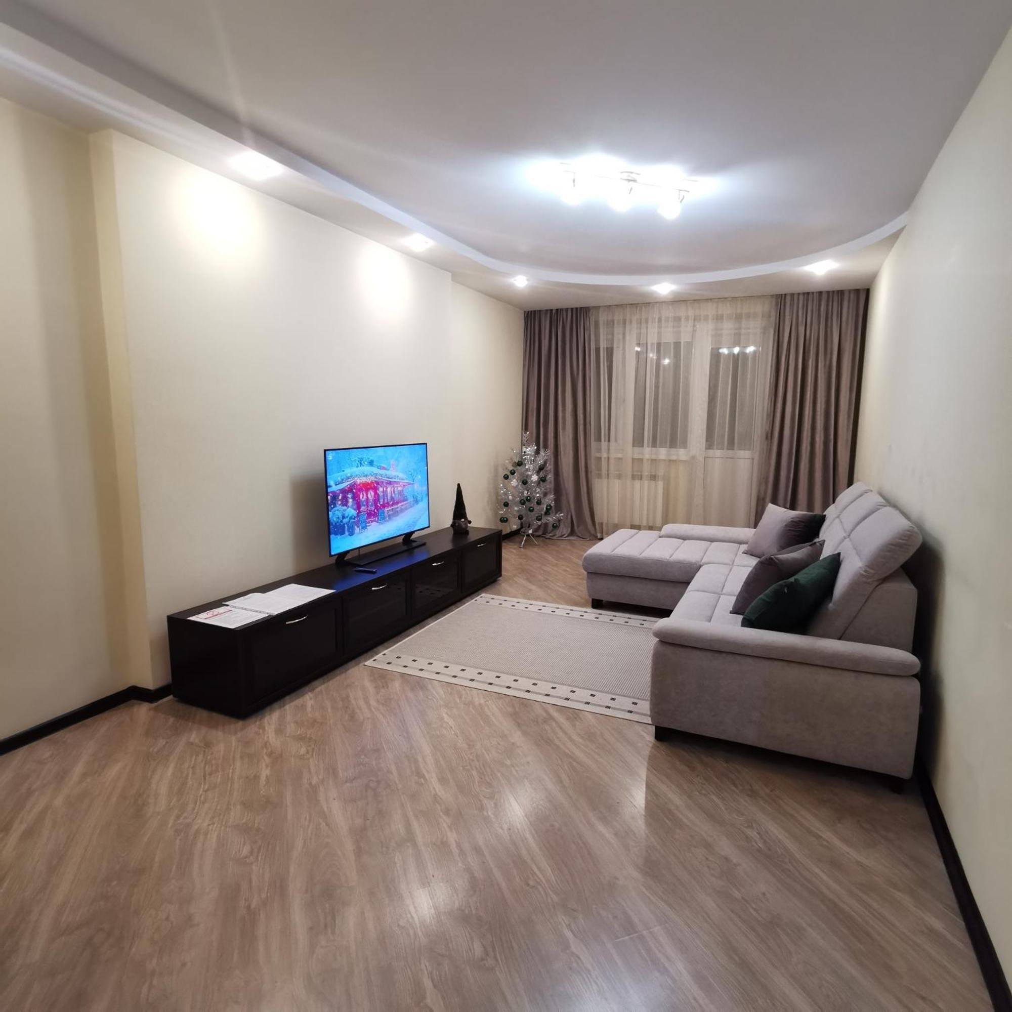 Big Apartment In Rivne Center 외부 사진