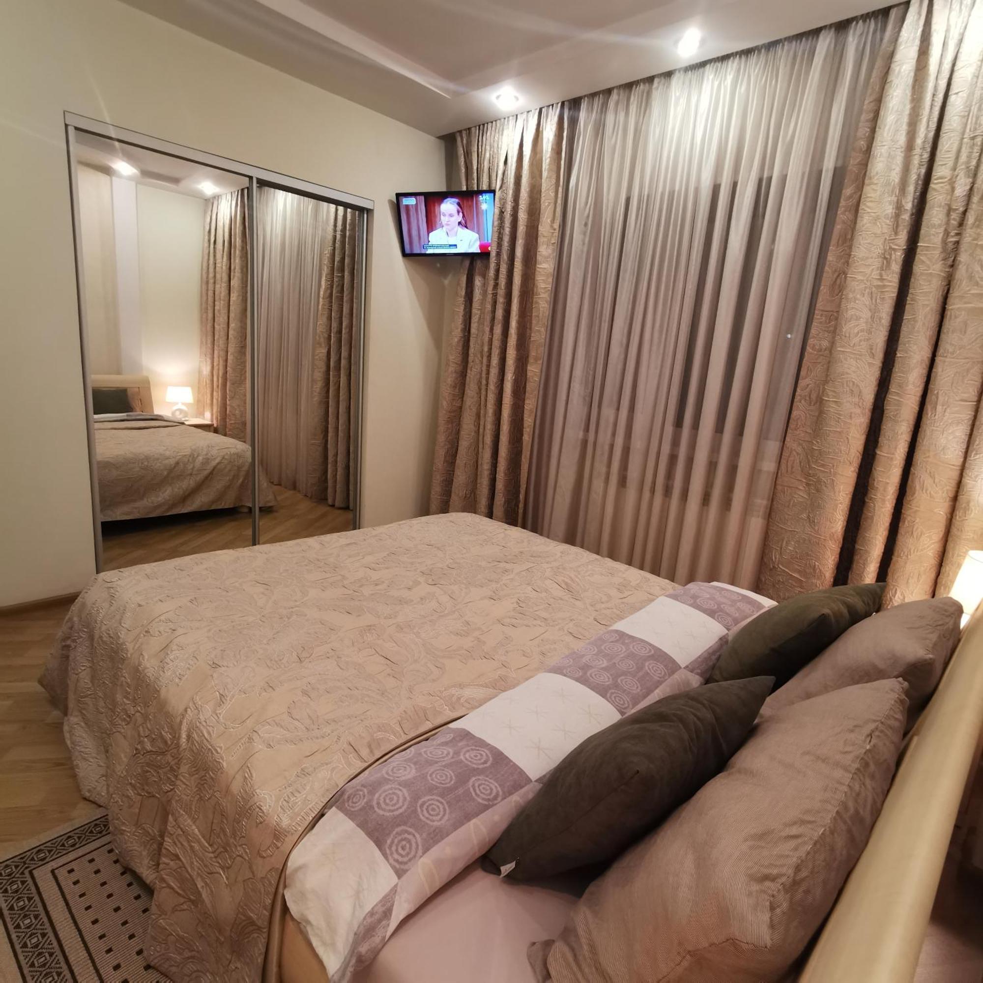 Big Apartment In Rivne Center 외부 사진