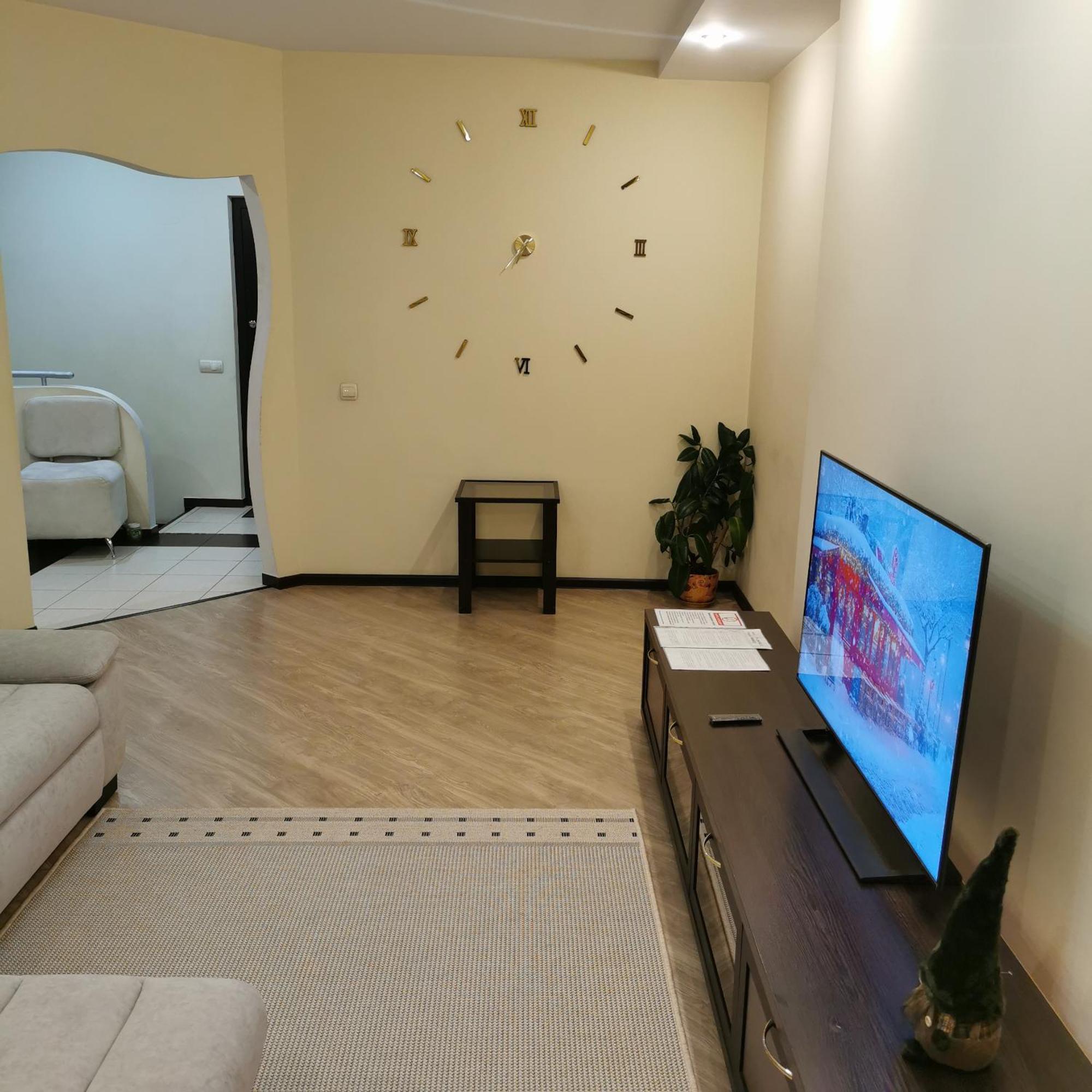 Big Apartment In Rivne Center 외부 사진