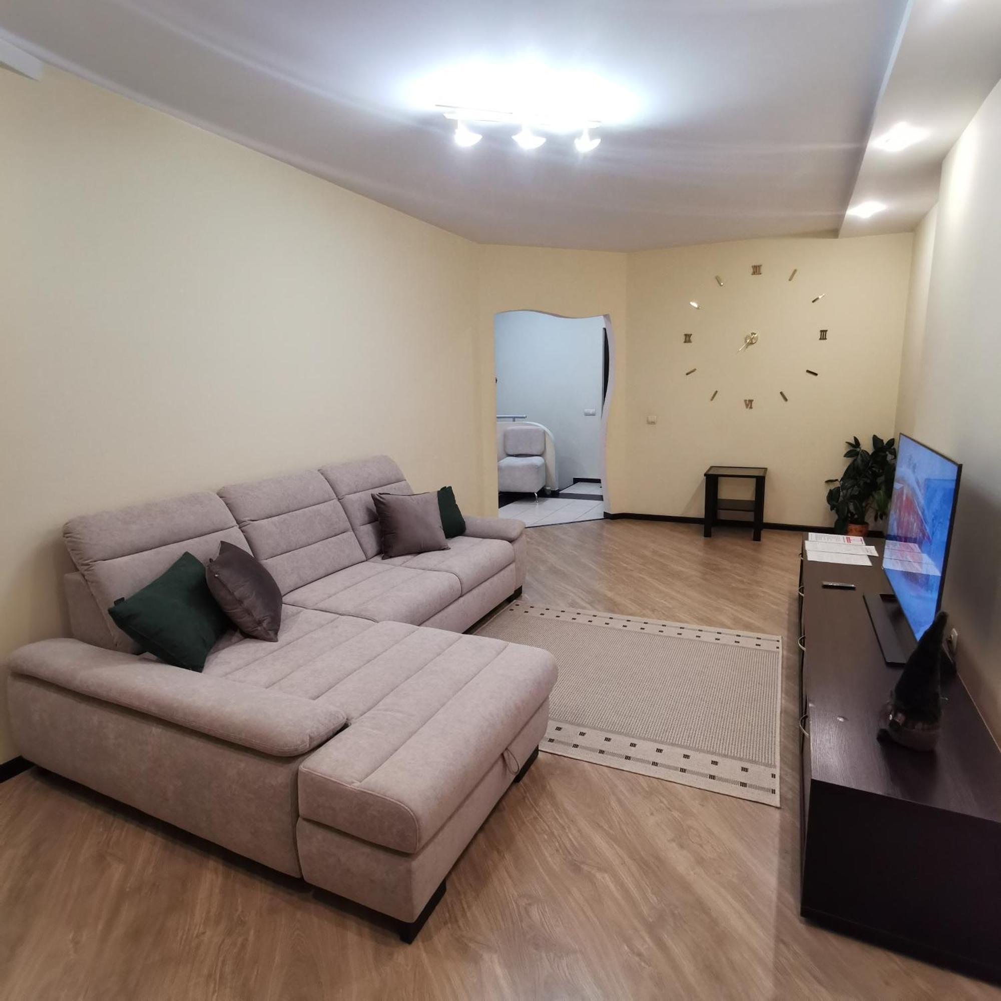 Big Apartment In Rivne Center 외부 사진