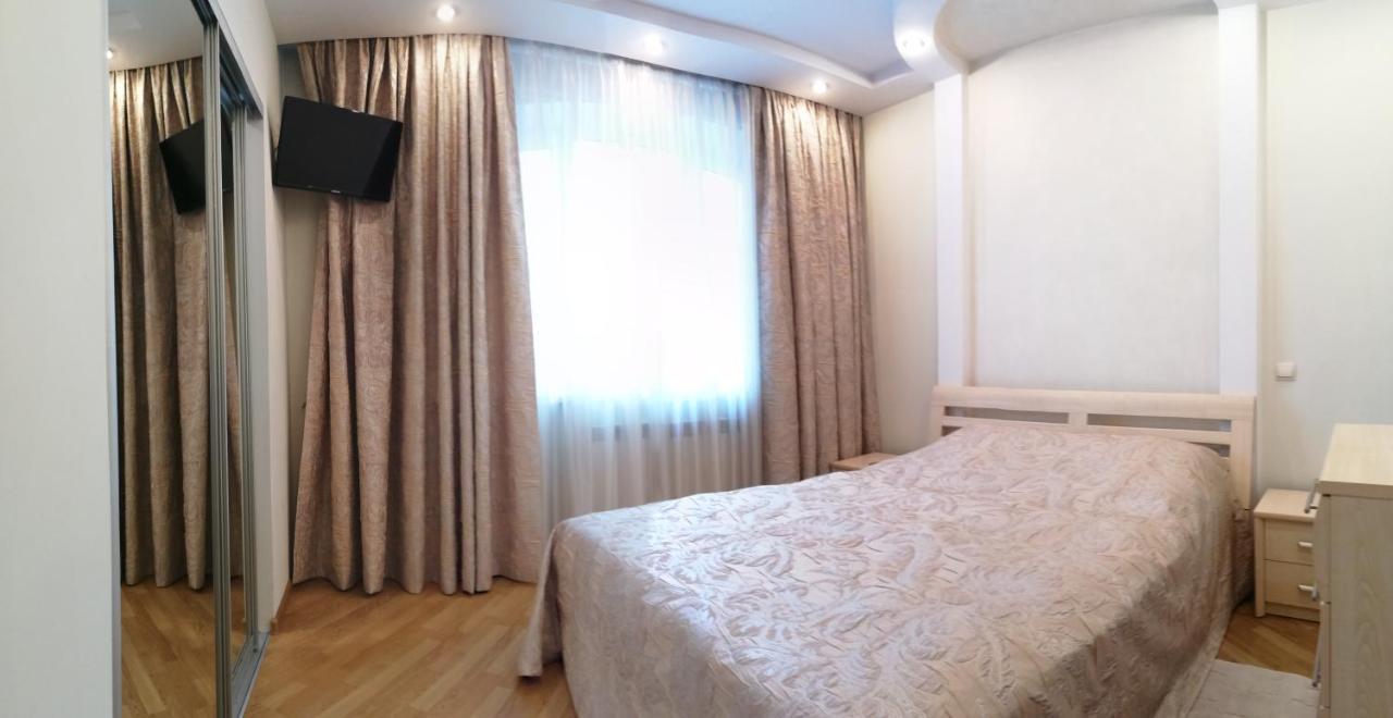 Big Apartment In Rivne Center 외부 사진